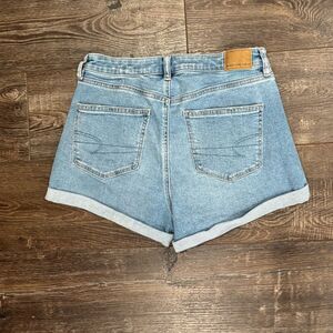 American Eagle Stretch Mom Short Light Wash size 6